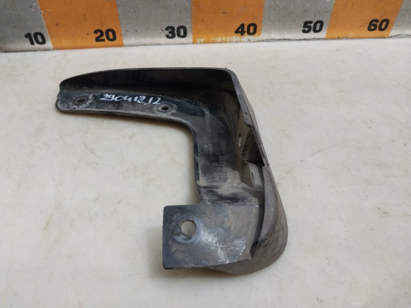 Брызговик передний правый