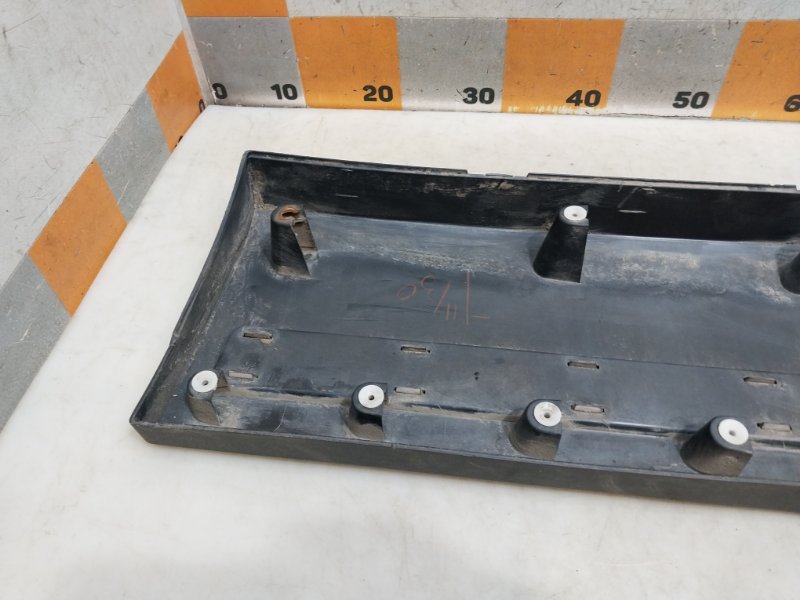 Накладка двери багажника