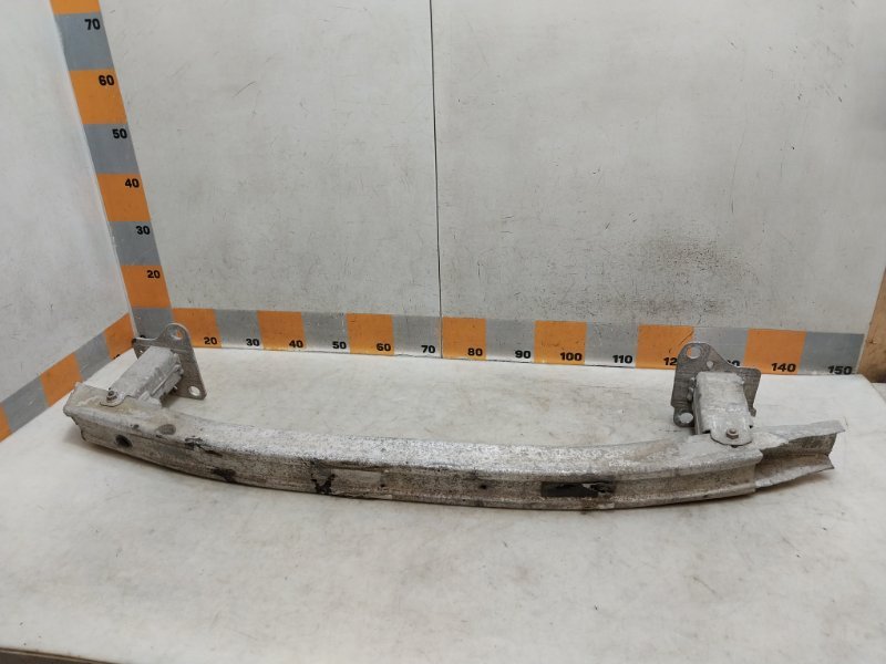 Усилитель переднего бампера