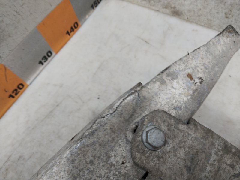 Усилитель переднего бампера