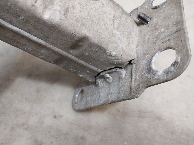 Усилитель переднего бампера