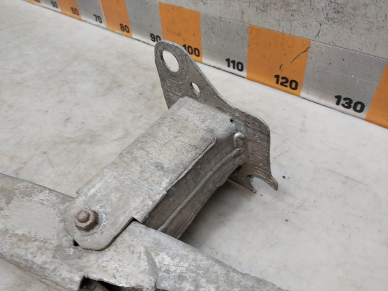 Усилитель переднего бампера