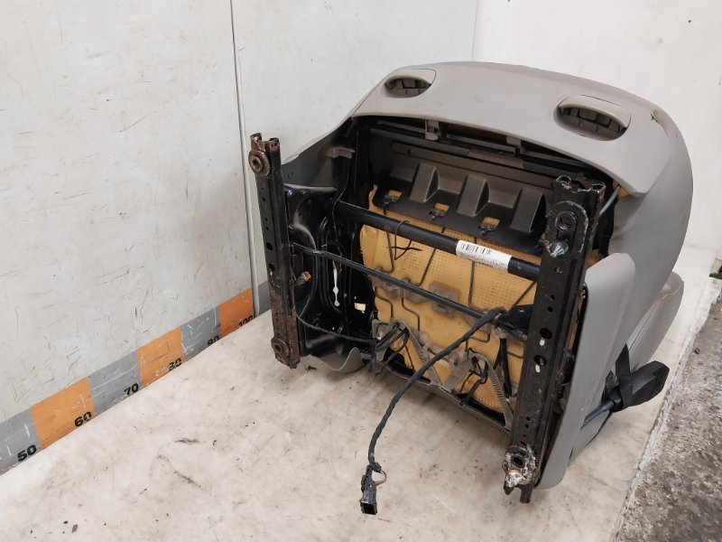 Сиденье переднее правое