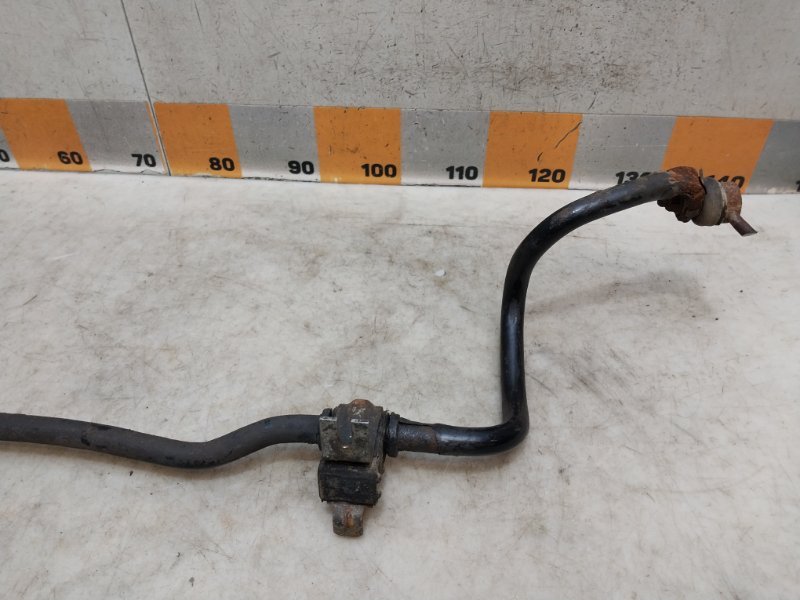 Стабилизатор передний