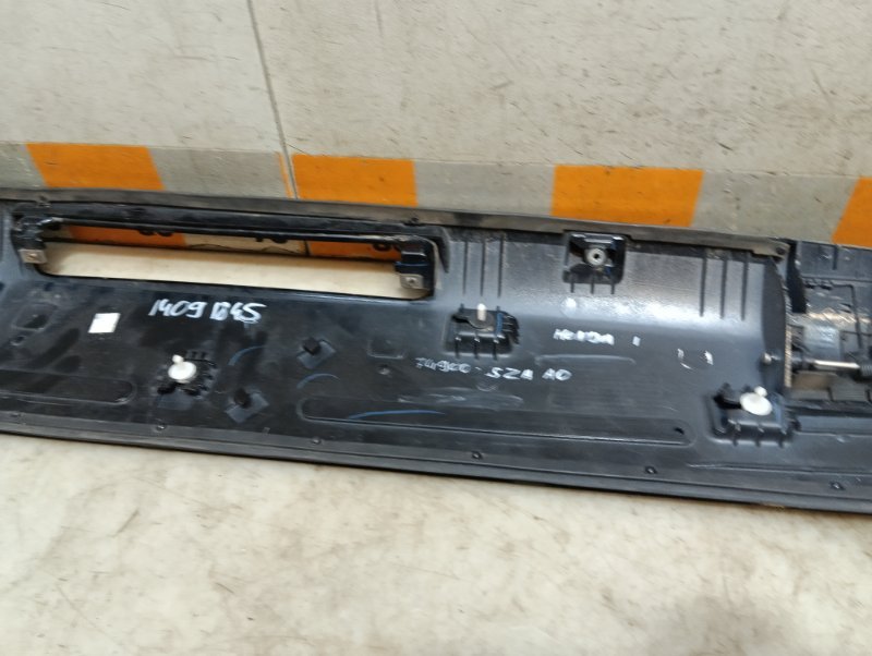 Накладка крышки багажника