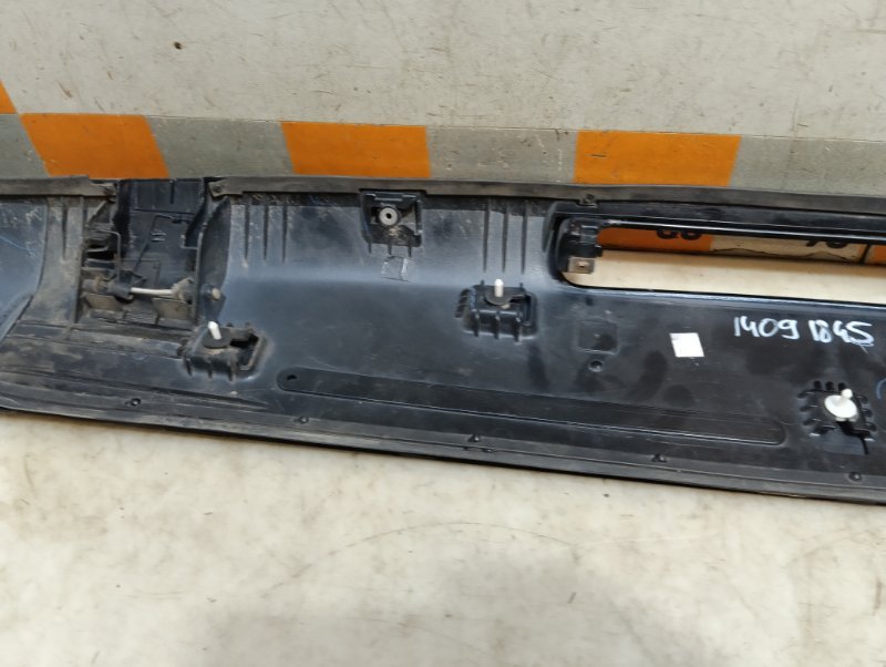 Накладка крышки багажника