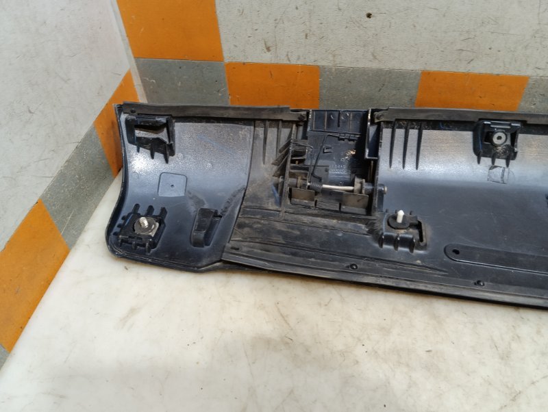 Накладка крышки багажника