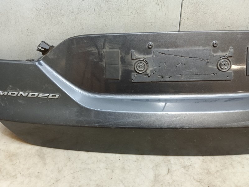 Накладка крышки багажника