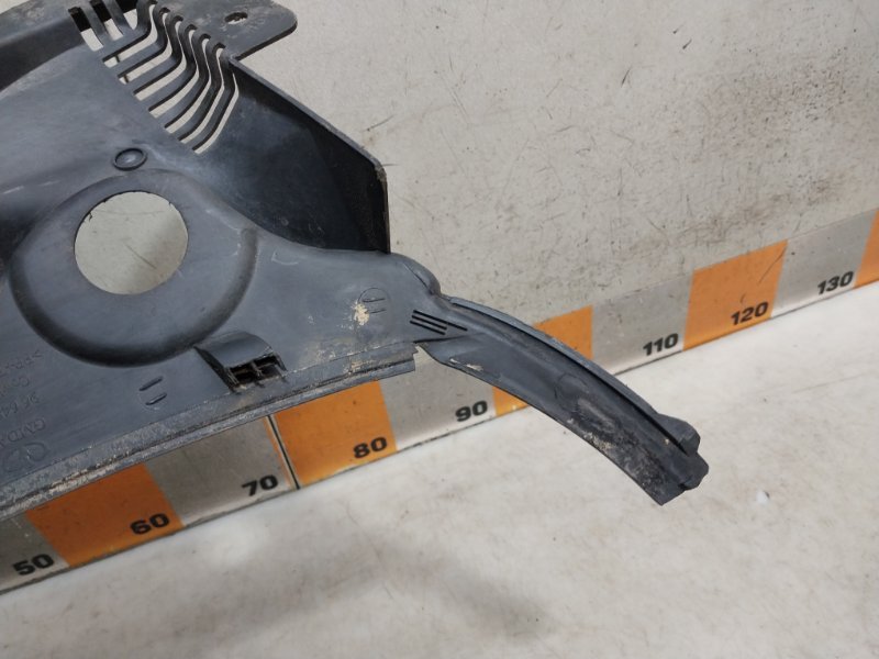 Планка под лобовое стекло