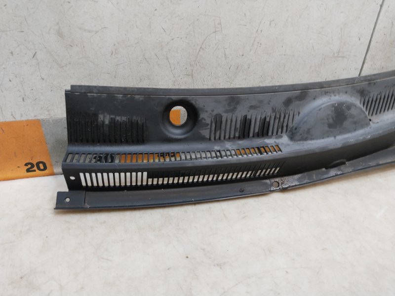 Планка под лобовое стекло