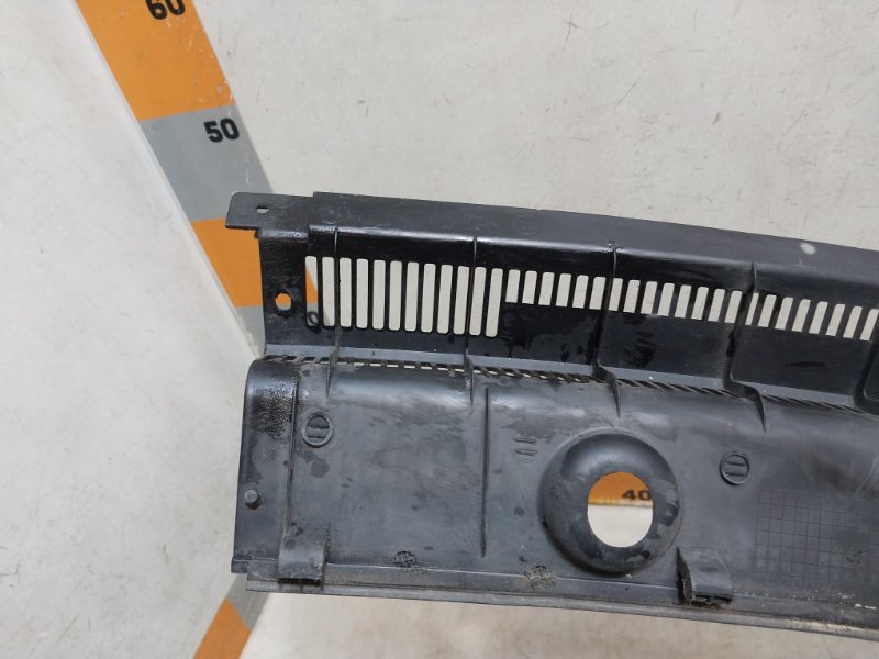 Планка под лобовое стекло