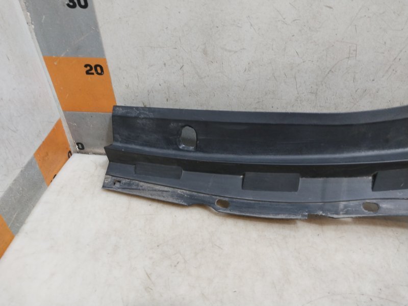 Планка под лобовое стекло