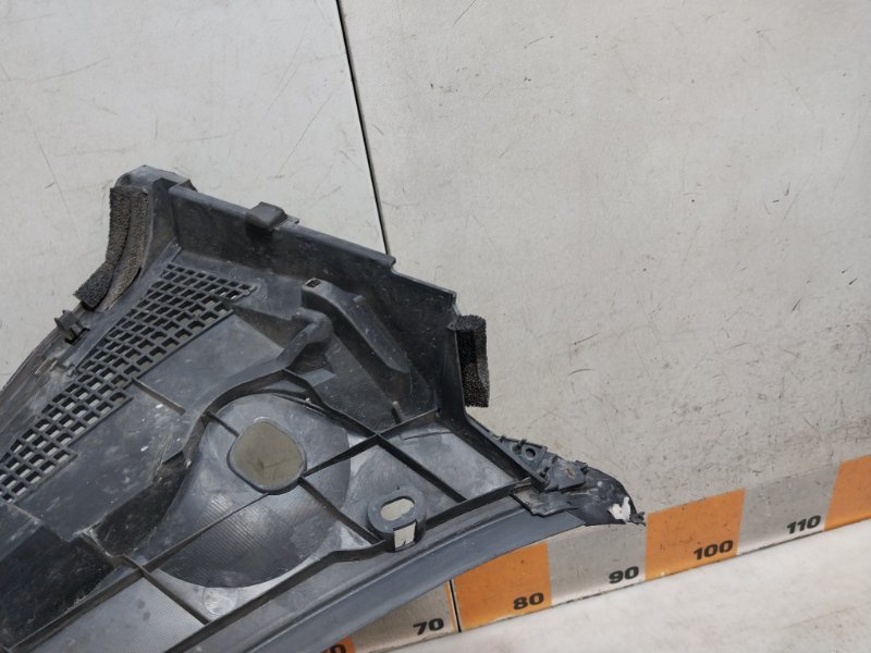 Планка под лобовое стекло