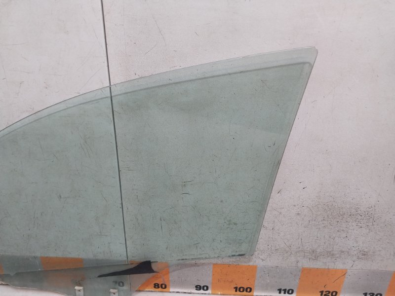 Стекло двери передней правой