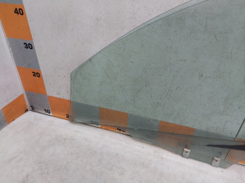 Стекло двери передней правой