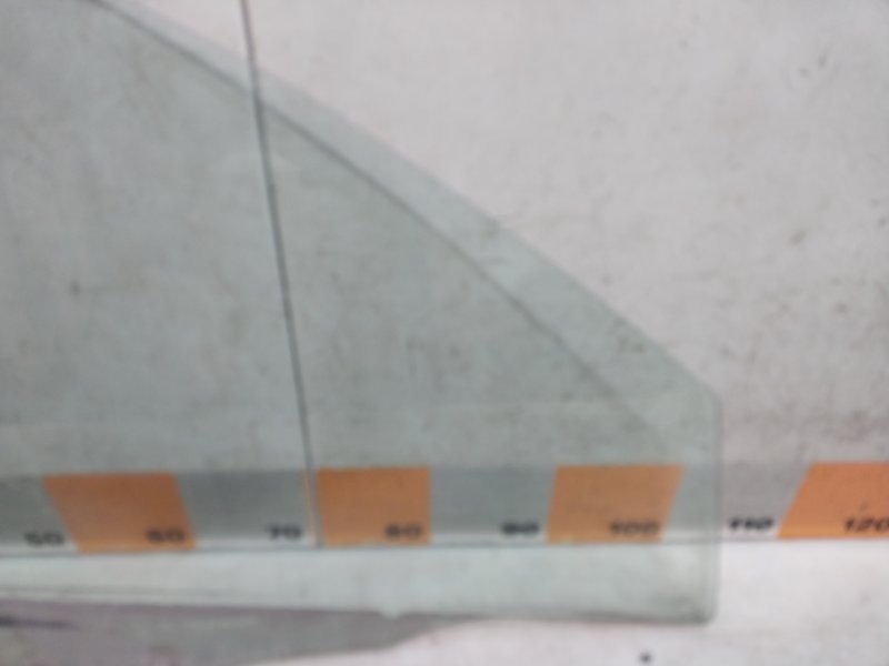 Стекло двери передней правой