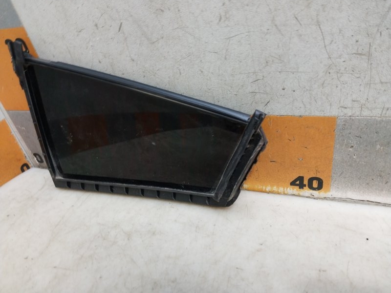 Стекло двери задней левой