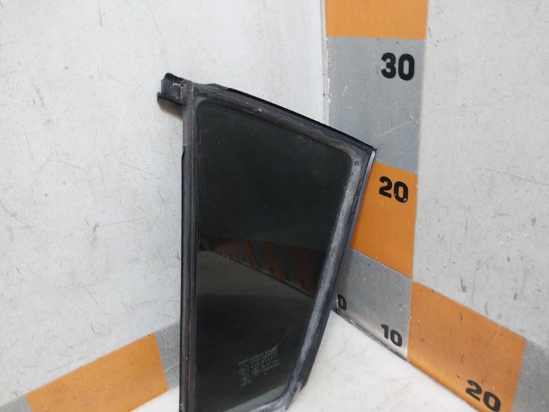 Стекло двери задней левой