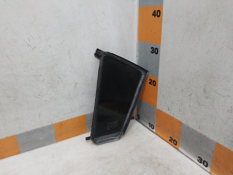 Стекло двери задней левой