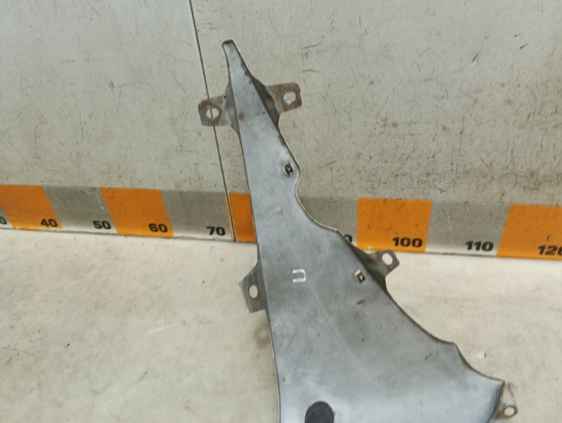 Накладка переднего крыла правого