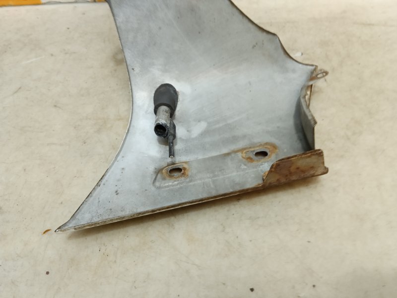 Накладка переднего крыла правого