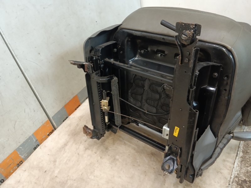 Сиденье переднее правое