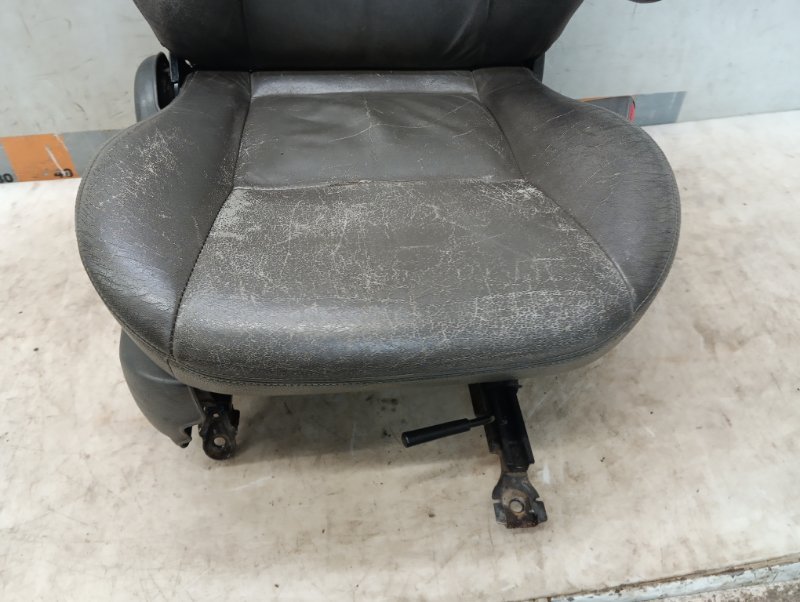 Сиденье переднее правое