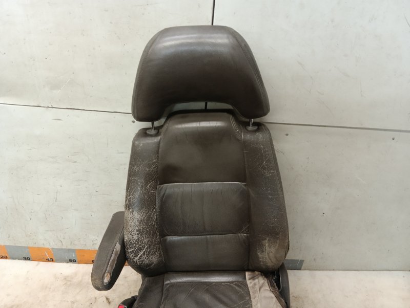 Сиденье переднее левое