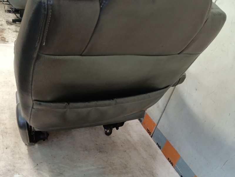 Сиденье переднее левое