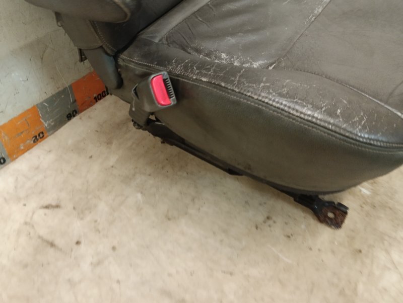 Сиденье переднее левое