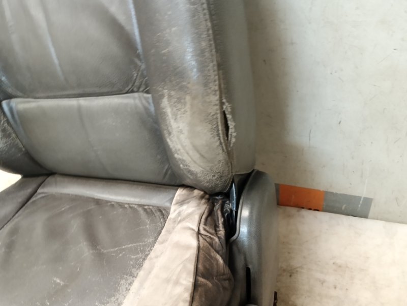 Сиденье переднее левое