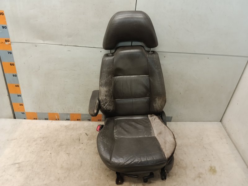 Сиденье переднее левое