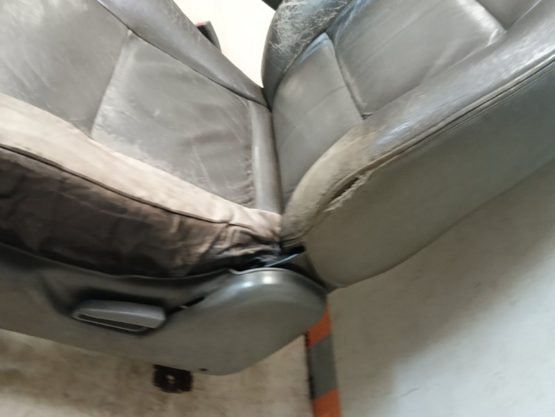 Сиденье переднее левое