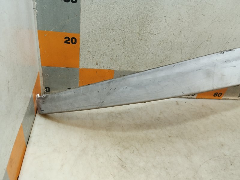 Накладка переднего крыла левого