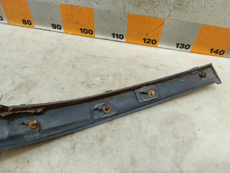 Накладка переднего крыла правого