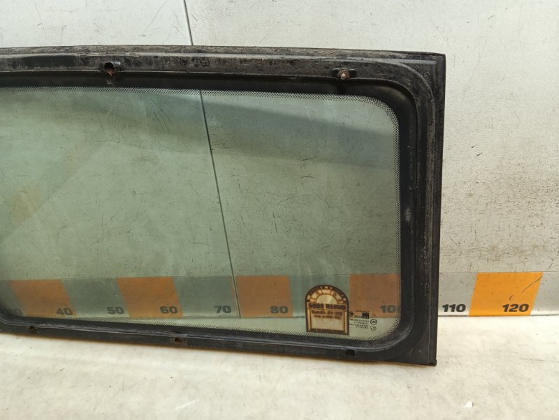 Стекло кузовное глухое левое