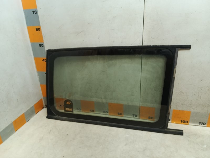 Стекло кузовное глухое левое