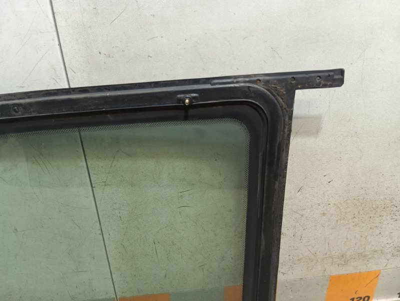 Стекло кузовное глухое левое