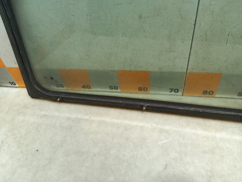 Стекло кузовное глухое левое