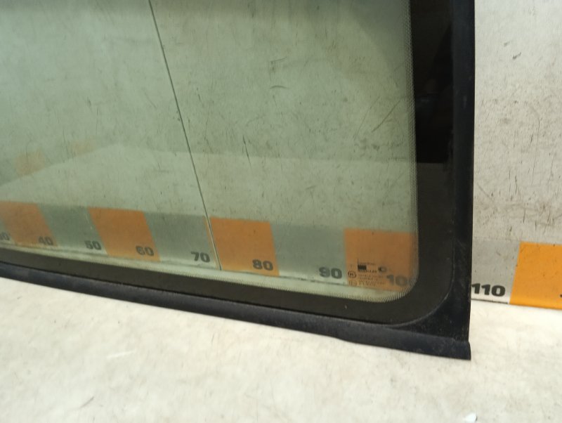 Стекло кузовное глухое левое