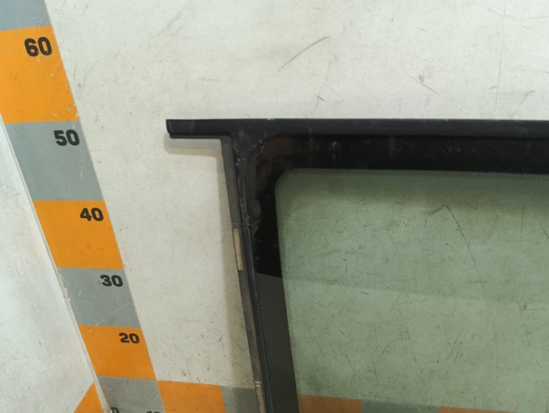 Стекло кузовное глухое левое