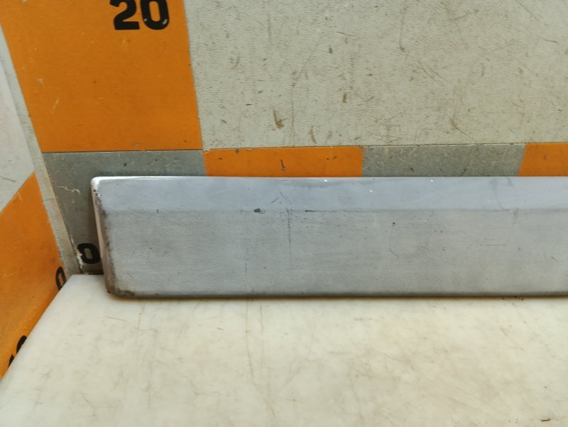 Накладка двери передней левой