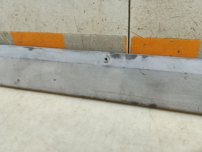 Накладка двери передней левой