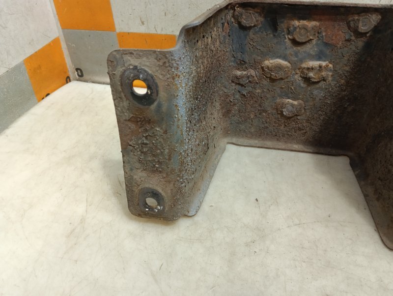 Кронштейн крепления запасного колеса