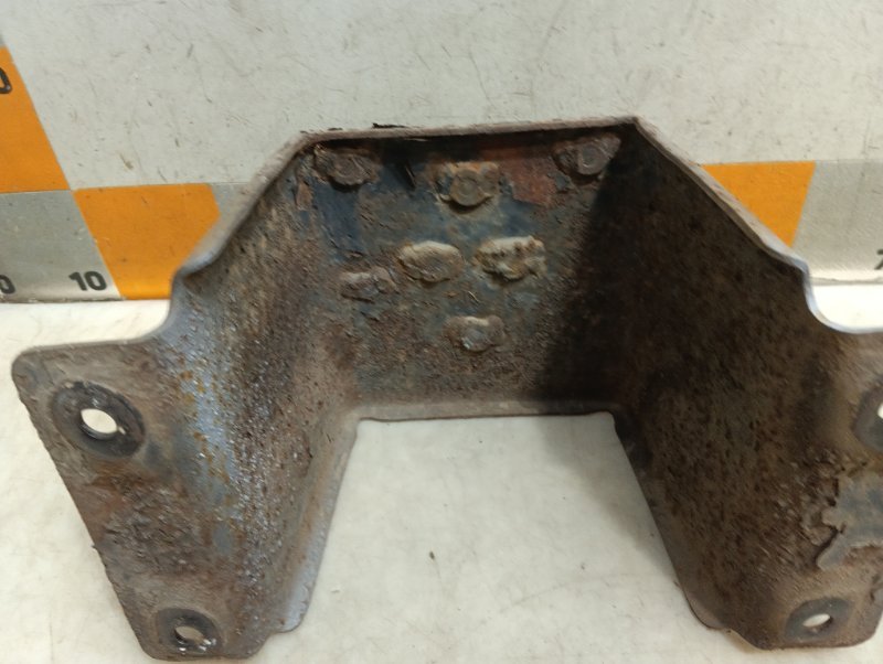 Кронштейн крепления запасного колеса