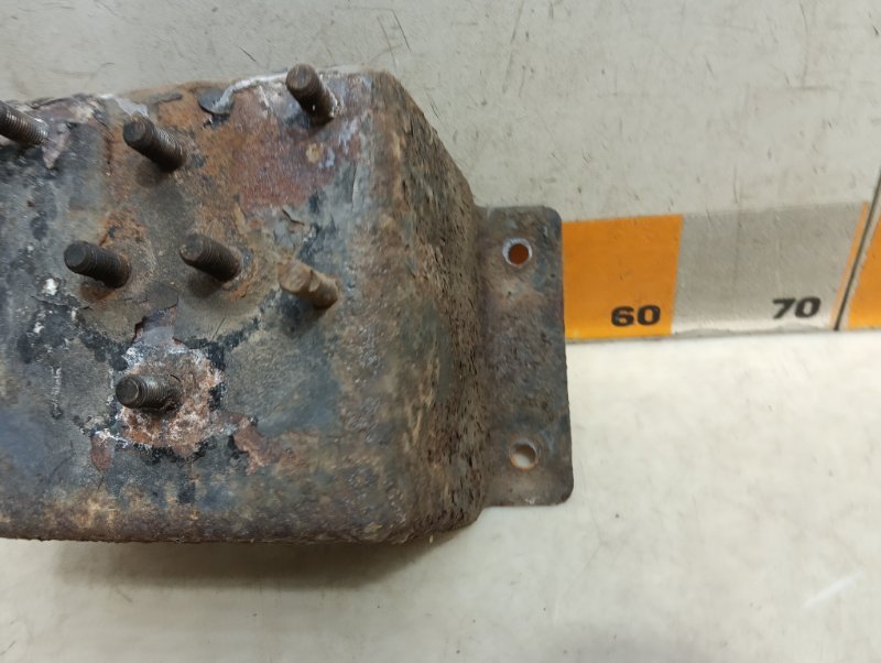 Кронштейн крепления запасного колеса