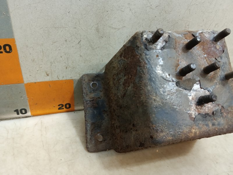 Кронштейн крепления запасного колеса