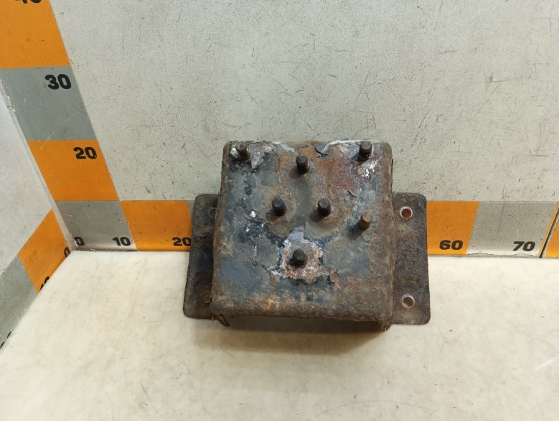 Кронштейн крепления запасного колеса