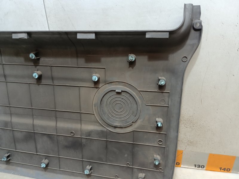 Обшивка двери багажника