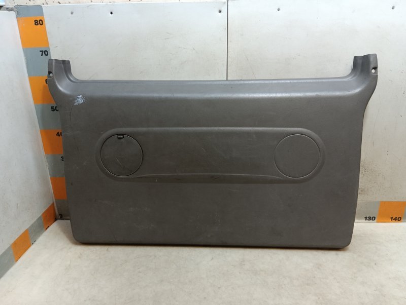 Обшивка двери багажника